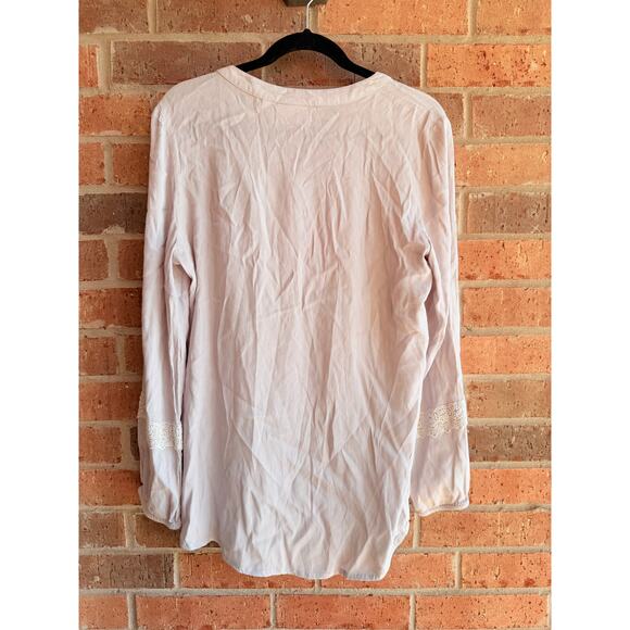 Chico's Women's Gray Sequin Shine Split V-Neck Long Sleeve Tunic Blouse Size 1 - Picture 2 of 4